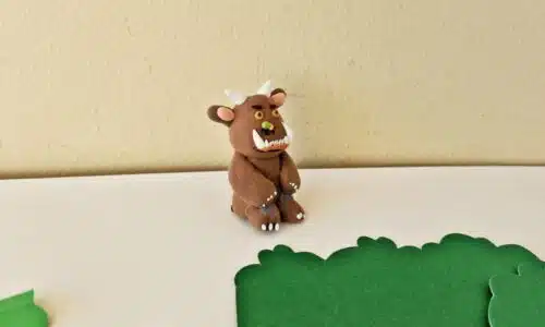 The Gruffalo diorama - step 11